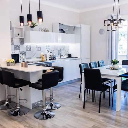 H11 Luxury Sanremo Centro - Elegante - Casino Apartment Екстериор снимка